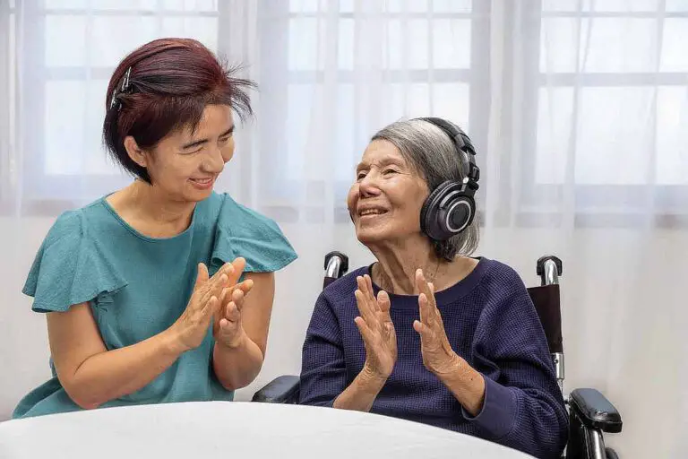 9 Tips For Communicating With Seniors Who Have Dementia